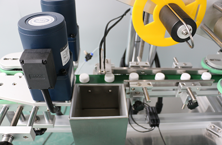 瓶蓋平面貼標(biāo)機(jī)