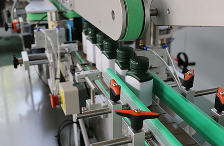 方牛奶瓶多側面貼標機