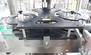 全自動回轉式數控不干膠貼標機-XTHZ-720S型