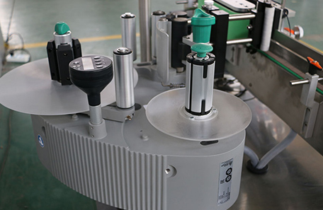 立式果汁/果醬貼標機