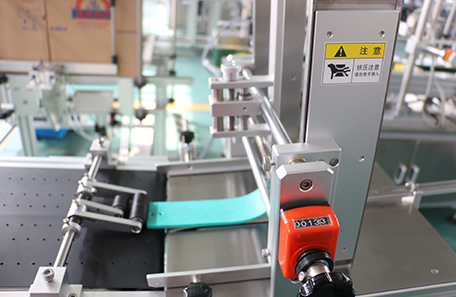 袋子分頁貼標機