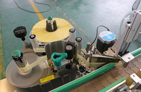 上下面兼?zhèn)让娌桓赡z貼標(biāo)機(jī)