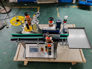 2025.10.16美國桌面式圓瓶貼標機1臺